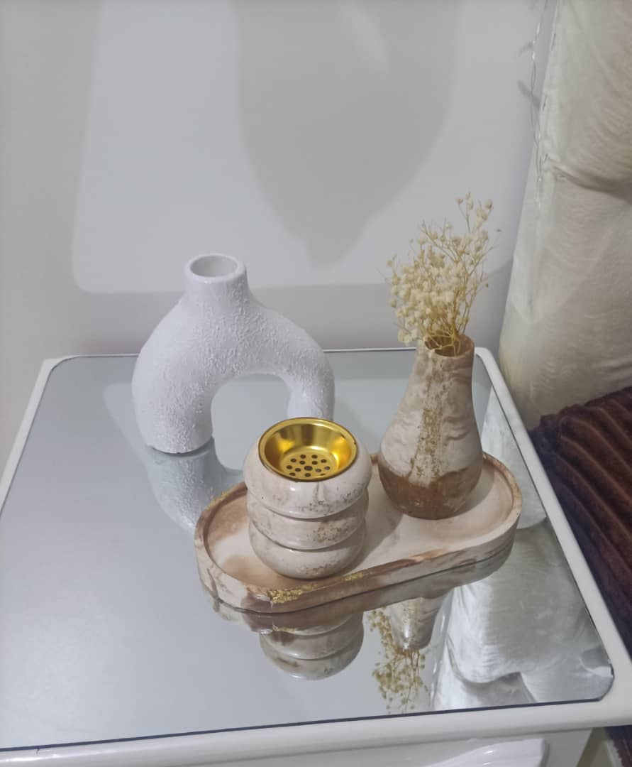 الزهرة الكونكريت والشموع والمخبوزات